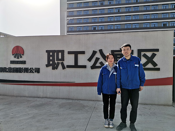 剛下夜班的趙嚴(yán)、連妮妮.jpg