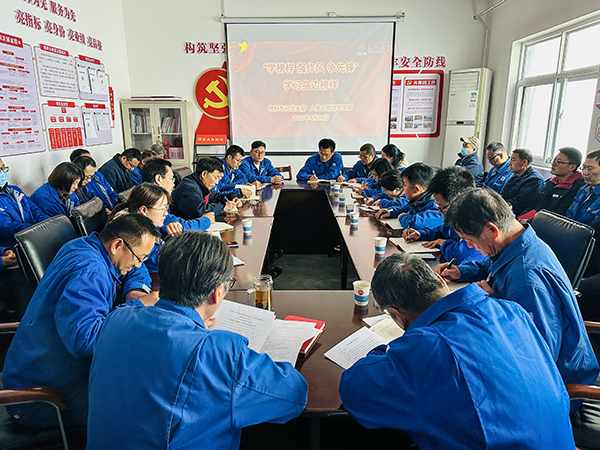 4月24日下午，物料車(chē)間黨支部、人事企管部黨支部聯(lián)合開(kāi)展以“學(xué)榜樣 強(qiáng)作風(fēng) 爭(zhēng)先鋒”為主題的學(xué)習(xí)身邊榜樣活動(dòng).jpg