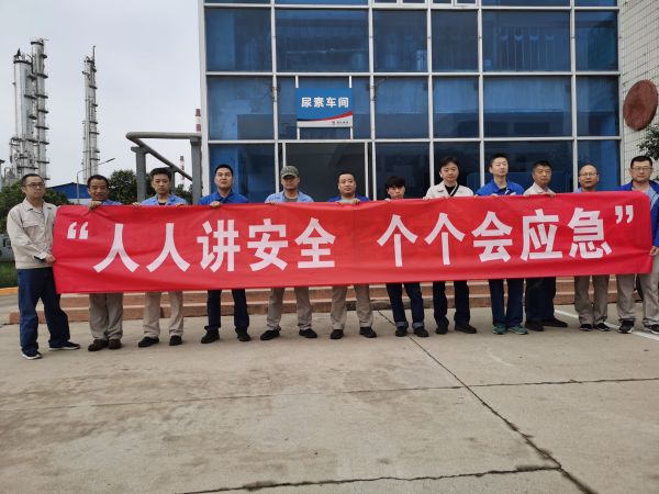 6月5日，尿素車間化工三班開展安全生產(chǎn)月簽名活動.jpg