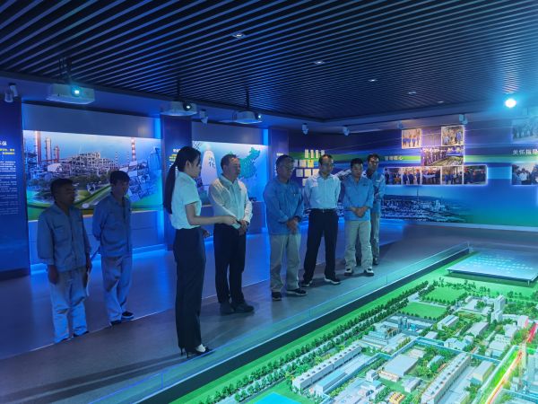 8月24日，國網(wǎng)渭南供電公司一行來公司調(diào)研座談，參觀展覽廳.jpg