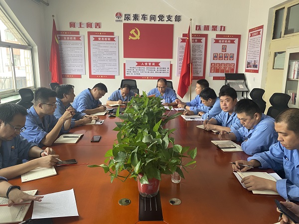 9月11日，公司總工程師馬軍忙參加尿素車間三季度組織生活會(huì).jpg