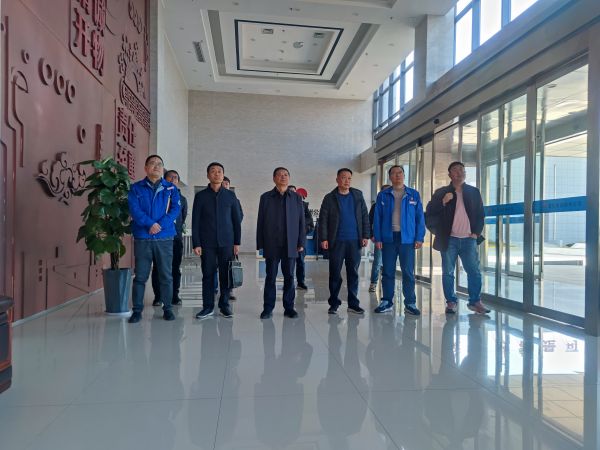2023年11月22日，陜西省應(yīng)急管理廳來(lái)彬州公司檢查觀看入廠安全教育視頻.jpg