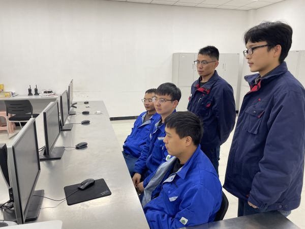 電儀分部運行員工觀看事故案例.jpg