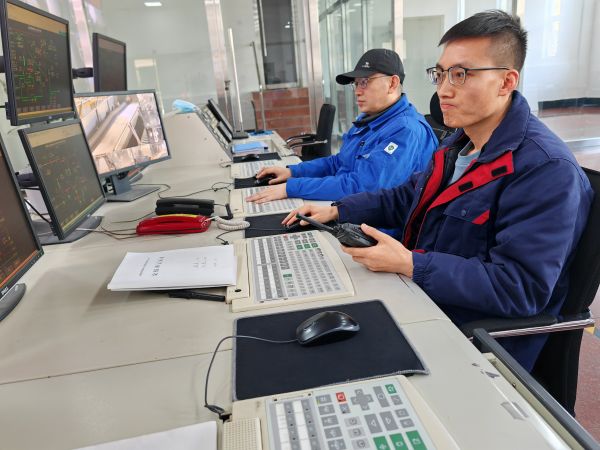 2月9日，尿素車間化工一班中控李剛1.jpg