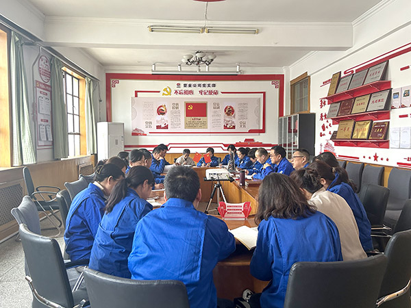 3月5日，渭河塑業(yè)公司以融入生產(chǎn)經(jīng)營(yíng)抓黨建為引領(lǐng)，組織召開積極創(chuàng)新，實(shí)現(xiàn)生產(chǎn)經(jīng)營(yíng)管理提升研討會(huì)。.jpg