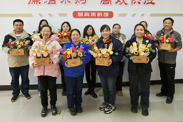 三八節(jié)前夕，采供部開(kāi)展慶三八節(jié)花藝活動(dòng) (2).jpg