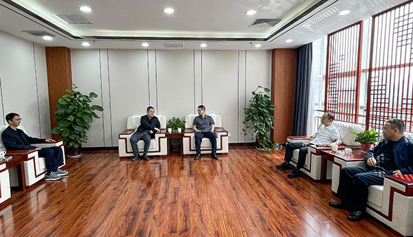 4月17日，彬州公司副總經(jīng)理張安平帶隊前往運銷彬長分公司座談.jpg