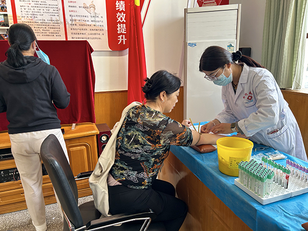4月24日，公司聘請紅化醫(yī)院為車間勞務(wù)用工進(jìn)行職業(yè)健康體檢。.jpg