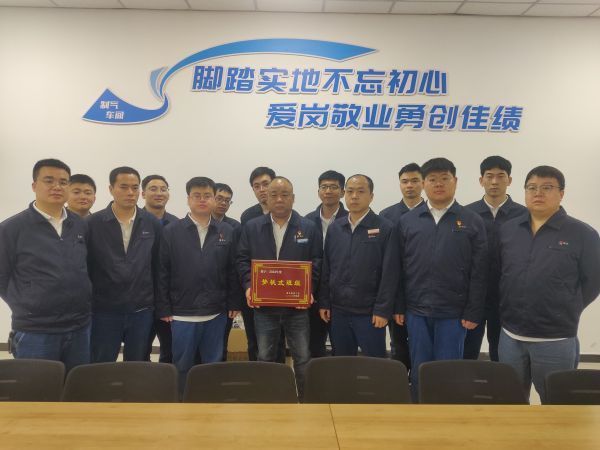 2023年5月3日，班組被評(píng)為夢桃式班組后合影留念.jpg