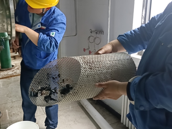2024年5月2日，崗位人員自行拆除過濾器清理濾網(wǎng)，除污去垢凈裝置。.jpg