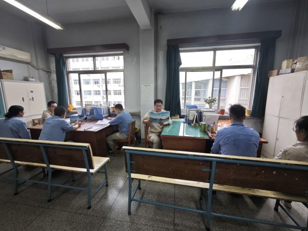 計控電儀部號召各個班組利用班會時間反復學習“懂會能”手冊，深刻領會“五懂五會五能”素質提升工作的重要性.jpg