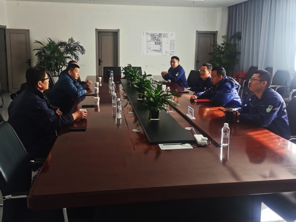 白安林與胡抗戰(zhàn)，杜寶順認真交流_20250318092349.jpg