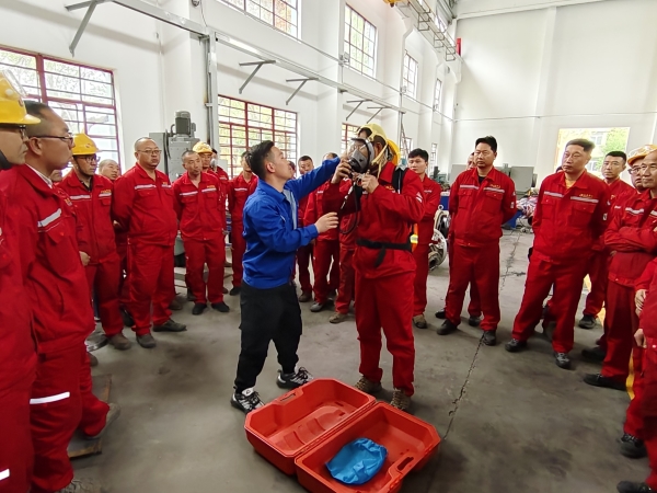 應(yīng)急隊員實操培訓.jpg