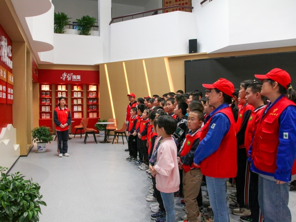 渭化公司積極開(kāi)展關(guān)愛(ài)特教兒童系列志愿服務(wù)活動(dòng).JPG