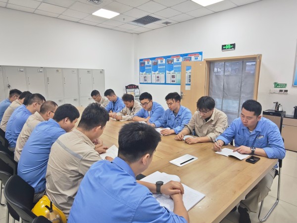2025年7月24日，班前會(huì)開(kāi)展安全培訓(xùn).jpg