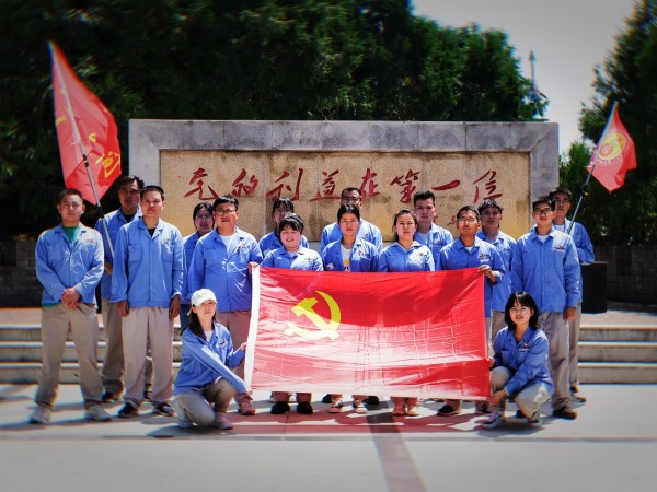 311753918963107776.jpg 乙二醇車間黨支部在亭口-習(xí)仲勛同志革命活動(dòng)舊址開(kāi)展紅色教育.jpg