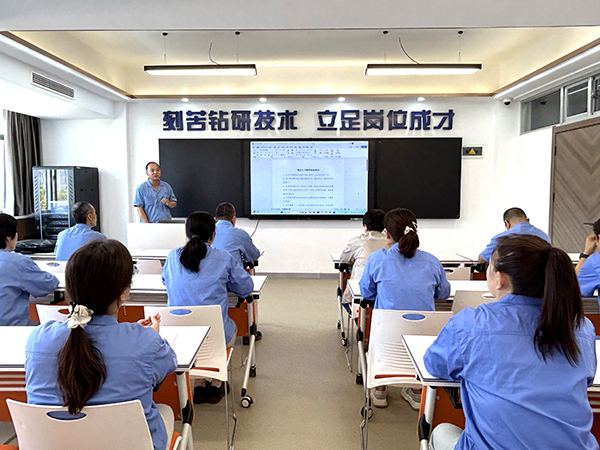 151755221391150046.jpg 8月14日黨委工作部為塑業(yè)公司宣傳骨干開展專題技 能培訓。 副圖.jpg