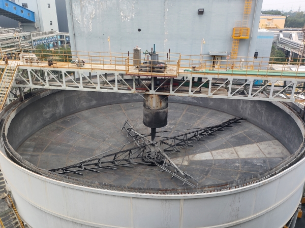 2025年中修，清理沉降槽工作.jpg