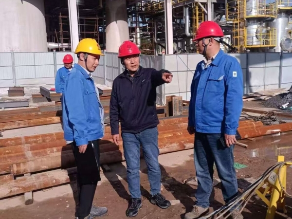 261758844557862407.jpg 彬州公司副總經(jīng)理昝智峰在技改項(xiàng)目現(xiàn)場(chǎng)開展節(jié)前綜合檢查.jpg