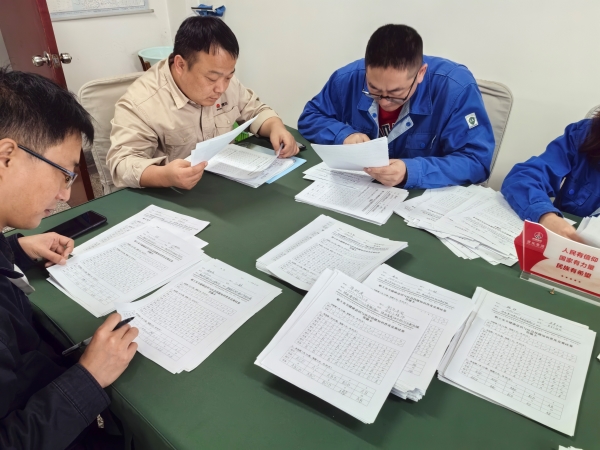 101760076795118250.jpg “安康杯”安全健康意識與應(yīng)急技能知識競賽閱卷抽獎.jpg